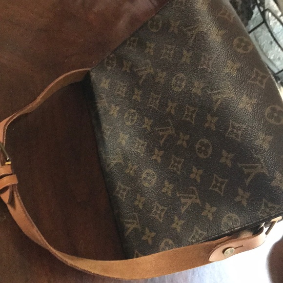 Louis Vuitton Crossbody Bag - Picture 2 of 6